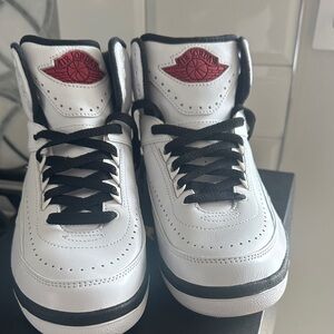 Air Jordan 2 Retro (GS) White/ Varsity Red-Black Sneakers